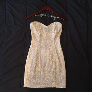 Chic and sexy ✨GoLd ✨ fitted cocktail dress